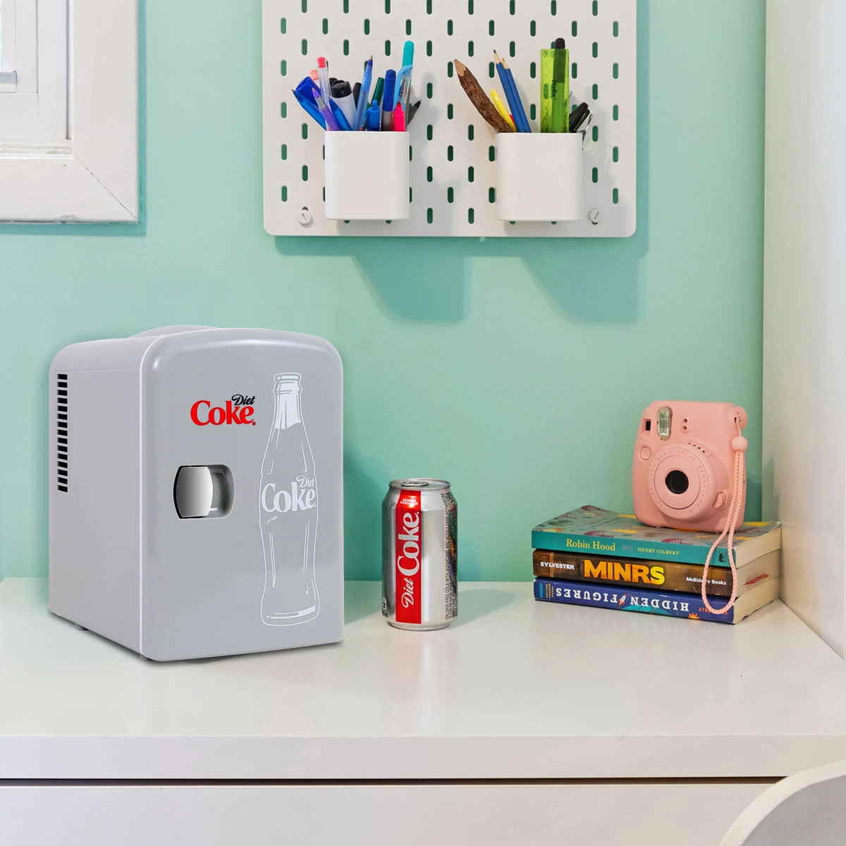6 Can Portable Cooler Mini Fridge B637803