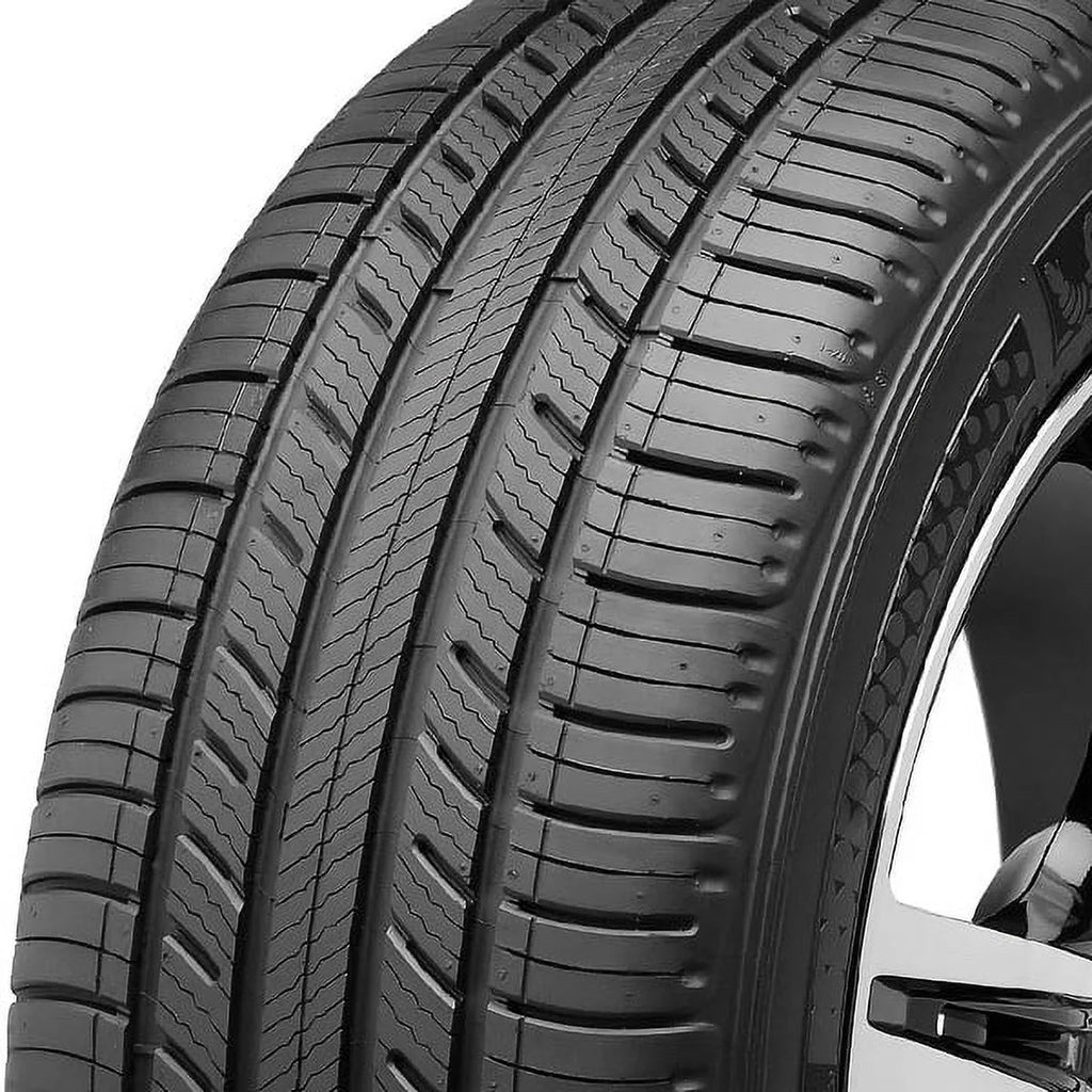 All-Season 215/60R17 96H Tire D995