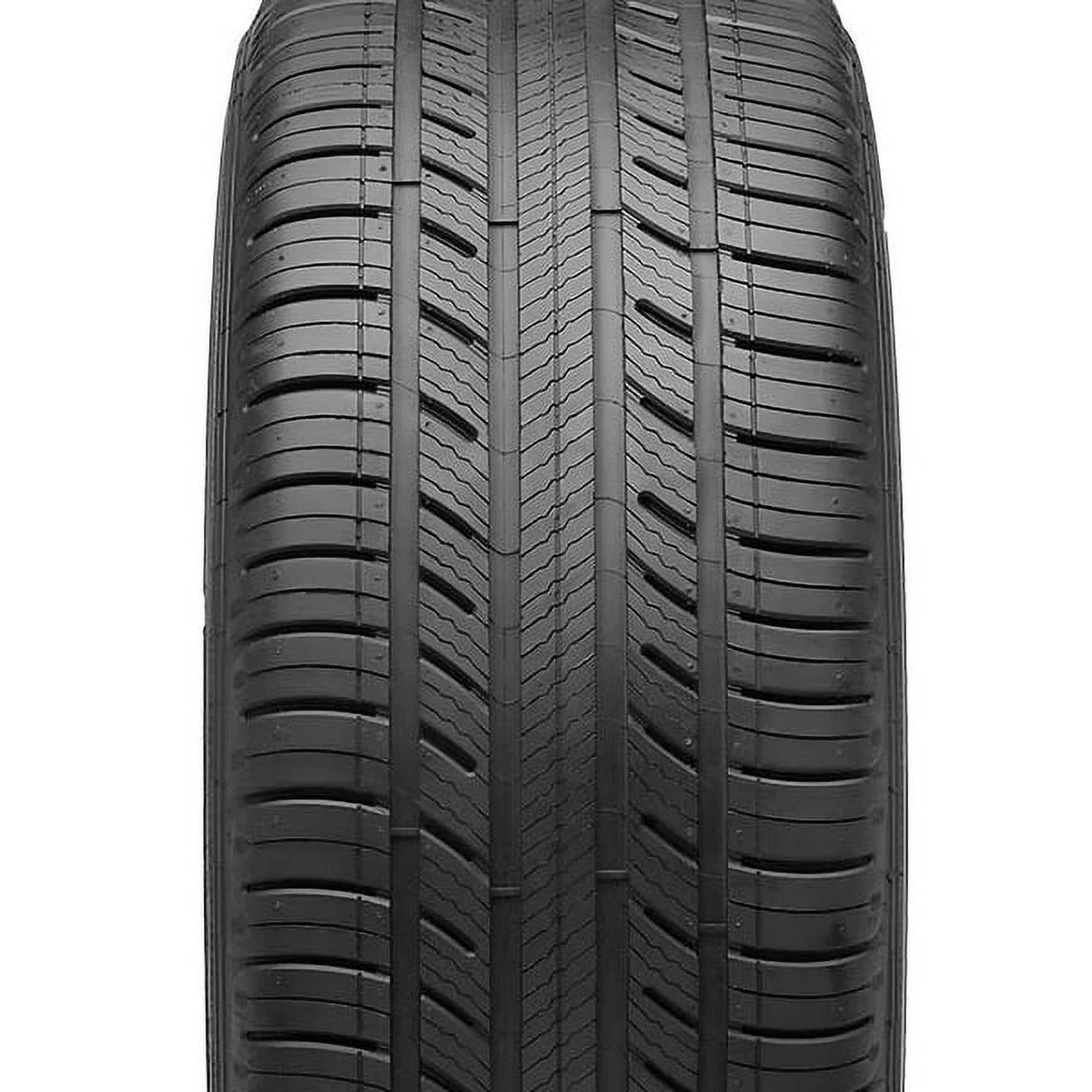 All-Season 215/60R17 96H Tire D995