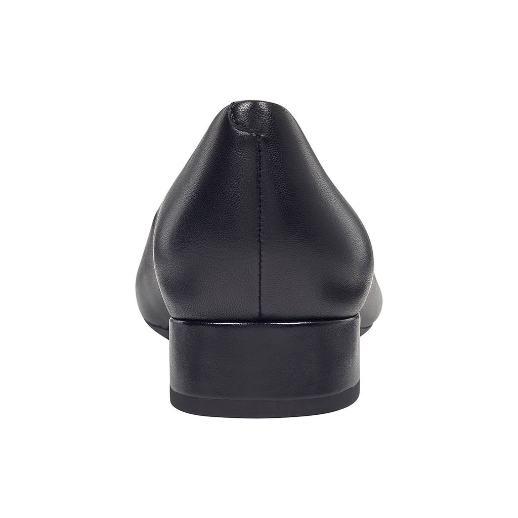 Black Pump D114185